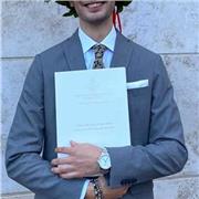 Laureato in Scienze politiche relazioni internazionali